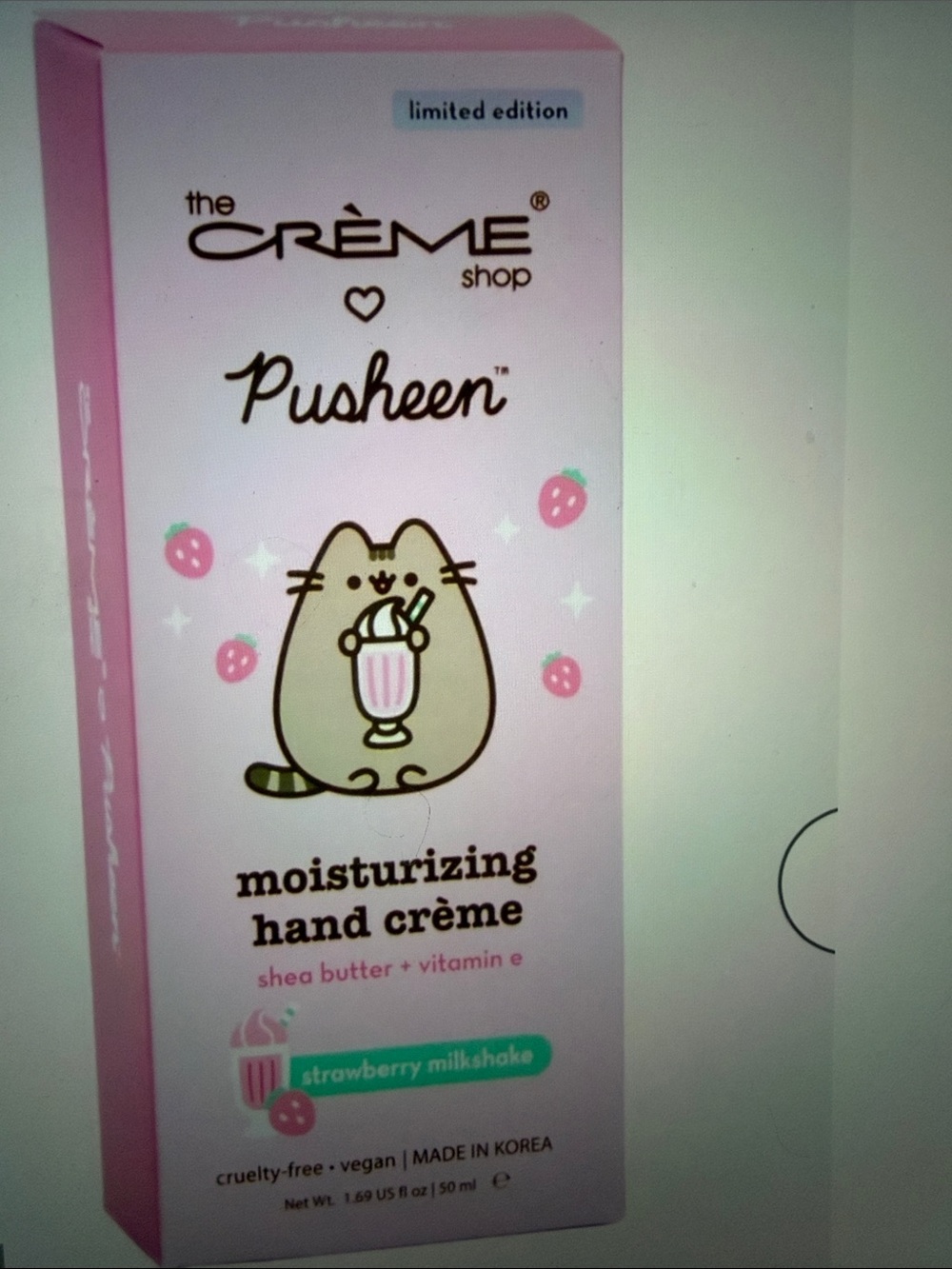 The Crรจme Shop Pusheen Moisturizing Hand Crรจme - strawberry milkshake